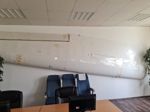 Flugzeugteile Die Entrümpelung von Flugzeugteilen erfordert präzises Fachwissen und sorgfältige Planung.